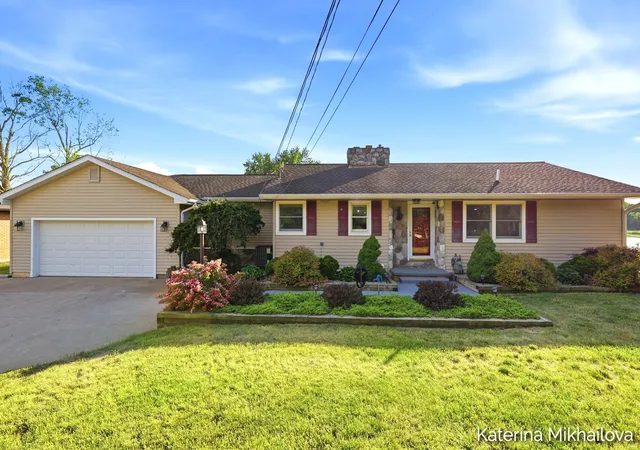 Photo 2 of Single family home for sale at 409 Grandview Ave, Homer, MI 49245 | MLS# 65026034090 | Listing updated on 2026-09-09
