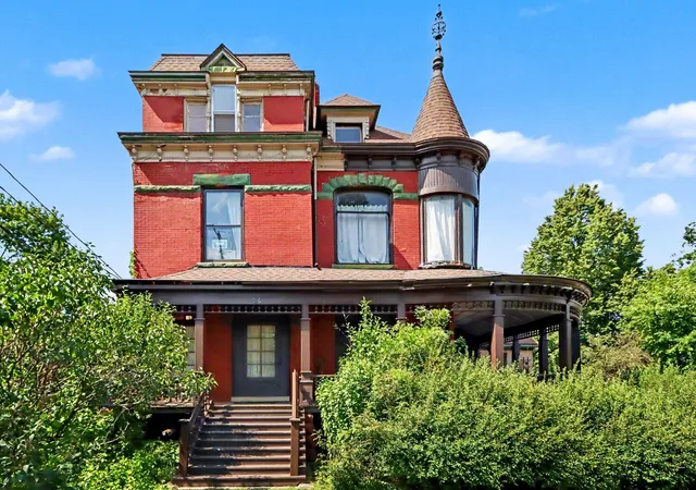 Listing Photo 2 - Condo for sale in building located at 916 W Kalamazoo Ave, Kalamazoo, MI 49007