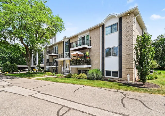 Photo 2 of Condo for sale at 2759 Leonard St Nw #C1, Grand Rapids, MI 49504 | MLS# 65026034100 | Listing updated on 2026-07-24