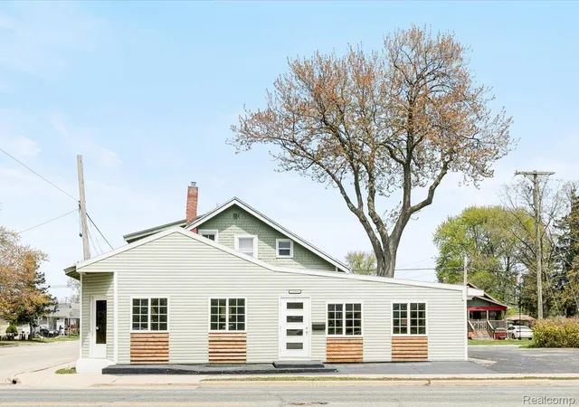 3rd image of 1639 Lapeer Ave, Port Huron, MI 48060 | MLS# 20261051470