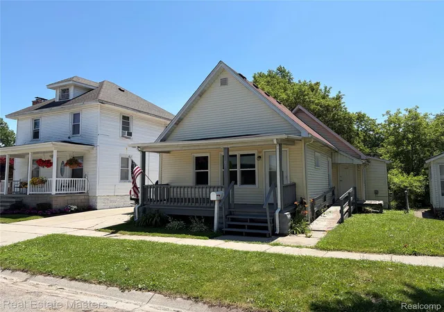 Photo 1 of Single family home for sale at 1016 Gillett St, Port Huron, MI 48060 | MLS# 20261051499 | Listing updated on 2026-09-08