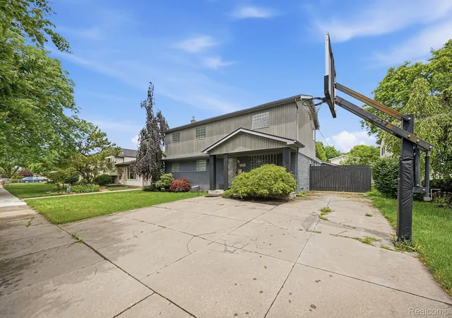 Photo 3 of Single family home for sale at 11957 Canterbury Dr, Sterling Heights, MI 48312 | MLS# 20261051501 | Listing updated on 2026-08-09