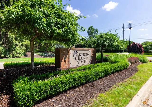 Photo 3 of Condo for sale at 487 N Oak Dr, Commerce Township, MI 48390 | MLS# 20261051505 | Listing updated on 2026-08-17