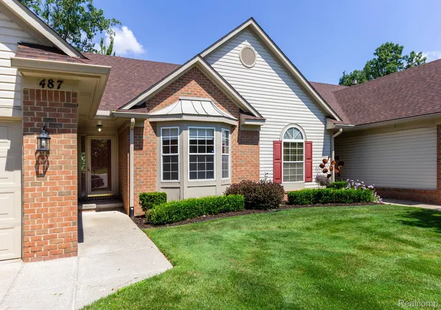 Photo 4 of Condo for sale at 487 N Oak Dr, Commerce Township, MI 48390 | MLS# 20261051505 | Listing updated on 2026-08-17
