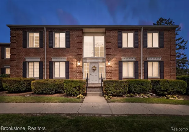 Listing Photo 2 - Condo for sale in building located at 775 E Fox Hls Dr, Bloomfield Hills, MI 48304