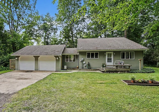 Photo 1 of Single family home for sale at 5820 Windy Acres Ln, Berrien Springs, MI 49103 | MLS# 69026034125 | Listing updated on 2026-09-04