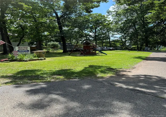 Photo 4 of Single family home for sale at 6798 Saline Dr, Waterford, MI 48329 | MLS# 20261051529 | Listing updated on 2026-09-17