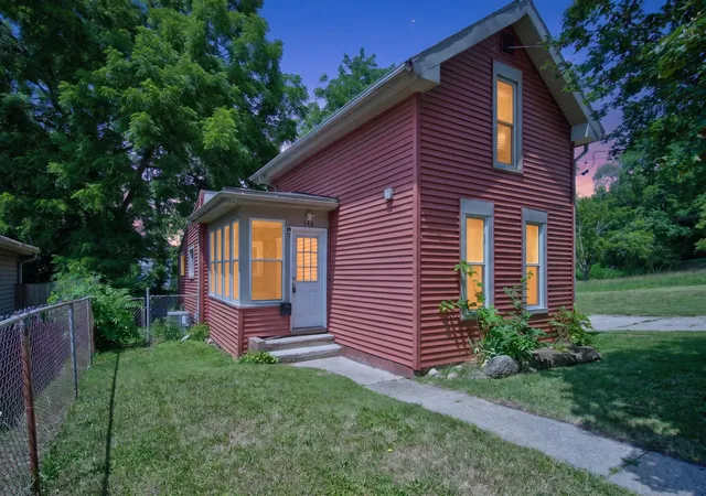 1st image of 308 N State St, Jackson, MI 49201 | MLS# 55026034146