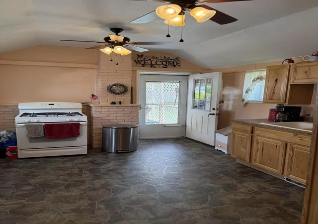 4th image of 645 State St, Adrian, MI 49221 | MLS# 81026034153