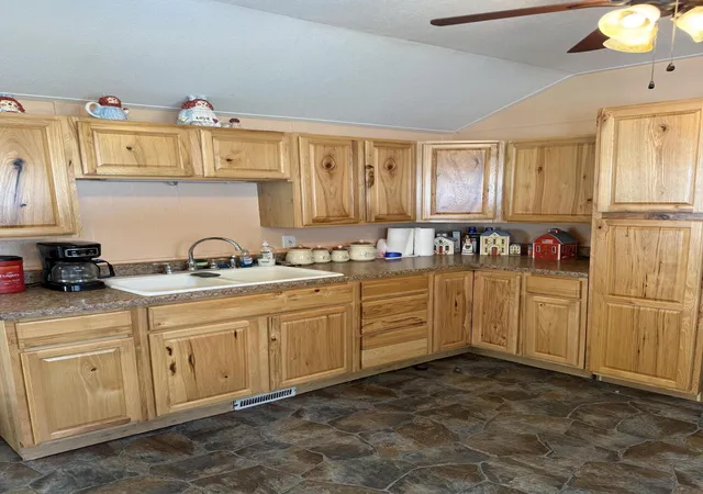 5th image of 645 State St, Adrian, MI 49221 | MLS# 81026034153