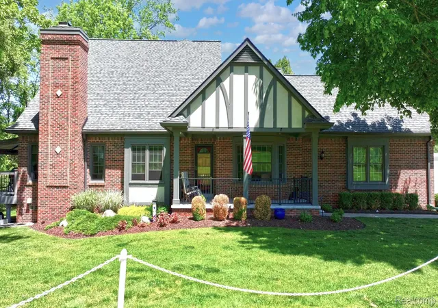 2nd image of 156 Sandhills Ln, Lake Orion, MI 48362 | MLS# 20261051576