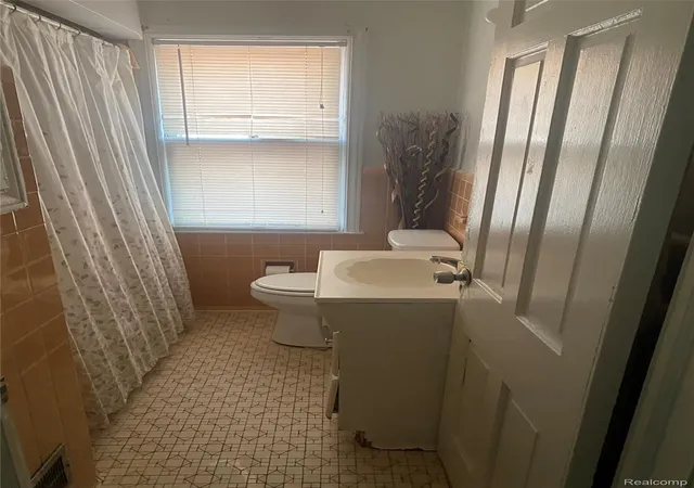 Photo 4 of Single family home for sale at 18250 Washburn St, Detroit, MI 48221 | MLS# 20261051588 | Listing updated on 2026-08-31