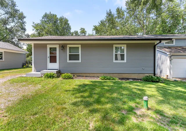 Photo 1 of Sale Pending at 3322 Royal Blvd, Commerce Township, MI 48382 | MLS# 20261051595 | Listing updated on 2026-08-30