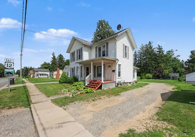 Photo 3 of Single family home for sale at 408 E Chicago St, Jonesville, MI 49250 | MLS# 81026034178 | Listing updated on 2026-09-04