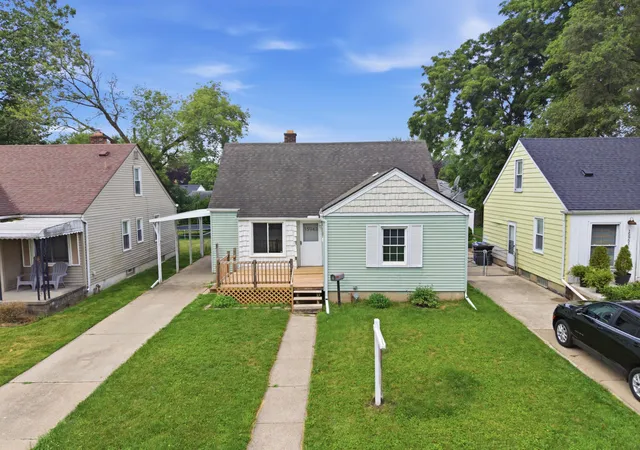 Photo 3 of Single family home for sale at 15943 Kinloch St, Redford, MI 48239 | MLS# 81026034179 | Listing updated on 2026-09-09