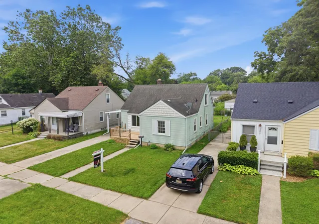 Photo 3 of Single family home for sale at 15943 Kinloch St, Redford, MI 48239 | MLS# 81026034179 | Listing updated on 2026-09-09