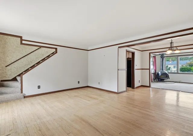 Photo 4 of Single family home for sale at 15943 Kinloch St, Redford, MI 48239 | MLS# 81026034179 | Listing updated on 2026-09-09