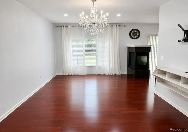 Listing Photo 4 - Condo for sale in building located at 14466 Shadywood Dr, Sterling Heights, MI 48312