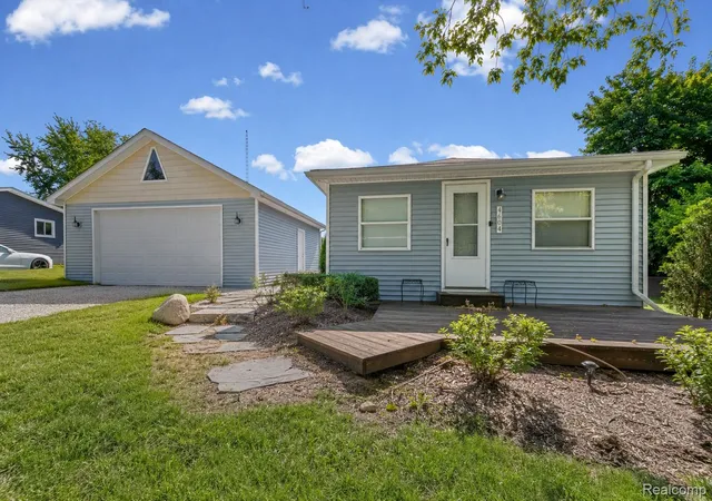 Photo 1 of Single family home for sale at 4694 Lakeborn Dr, White Lake, MI 48383 | MLS# 20261051634 | Listing updated on 2026-07-09