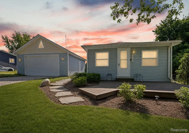 Photo 3 of Single family home for sale at 4694 Lakeborn Dr, White Lake, MI 48383 | MLS# 20261051634 | Listing updated on 2026-07-09