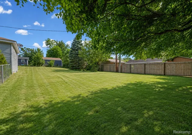 Photo 3 of Single family home for sale at 4694 Lakeborn Dr, White Lake, MI 48383 | MLS# 20261051634 | Listing updated on 2026-07-09