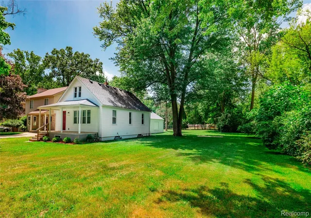 Photo 3 of Single family home for sale at 25450 6th Street, Grosse Ile, MI 48138 | MLS# 20261051644 | Listing updated on 2026-10-13