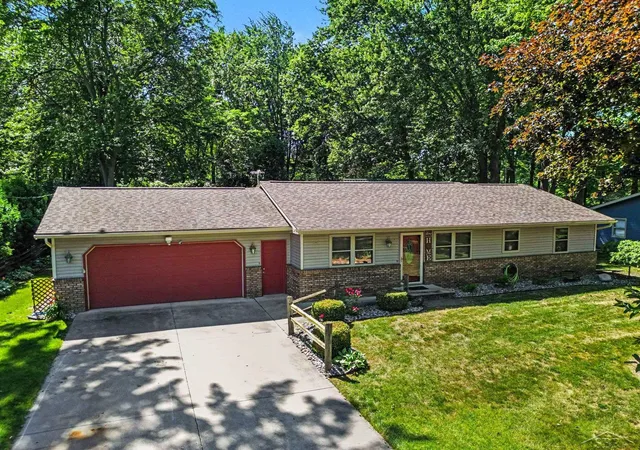 Photo 2 of Single family home for sale at 2530 Sierra Dr, Saginaw, MI 48609 | MLS# 61050213974 | Listing updated on 2026-08-22