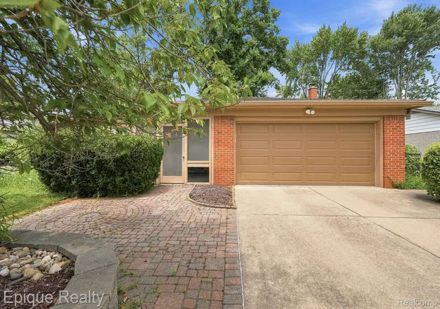 Photo 3 of Single family home for sale at 21810 Winchester St, Southfield, MI 48076 | MLS# 20261051655 | Listing updated on 2026-09-09