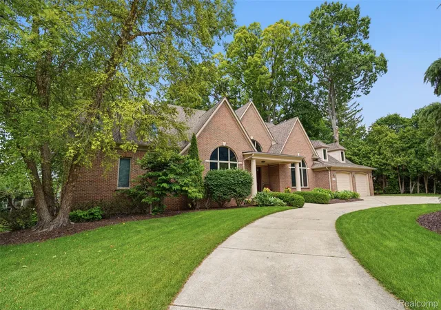 Photo 2 of Single family home for sale at 5110 Kitson Ln, West Bloomfield, MI 48324 | MLS# 20261051663 | Listing updated on 2026-10-06