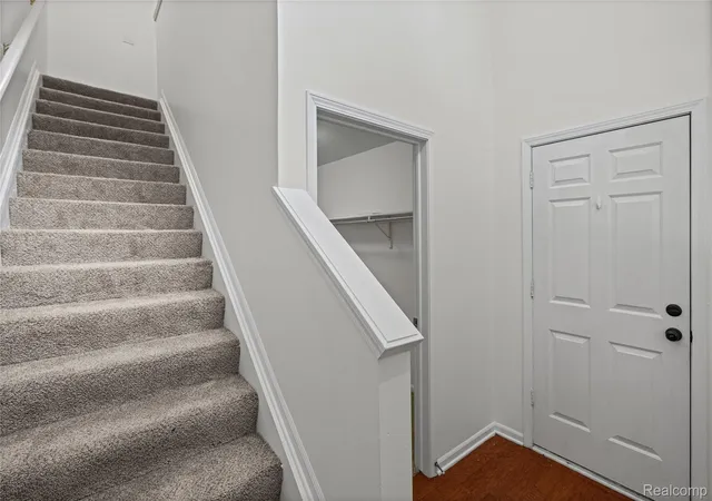 Listing Photo 5 - Condo for sale in building located at 4163 Hampton Ridge Blvd, Howell, MI 48843
