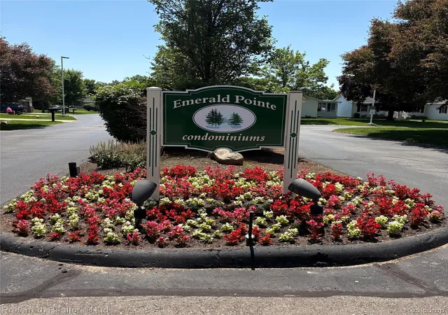 Listing Photo 3 - Condo for sale in building located at 38537 Chestnut Ln, Westland, MI 48185