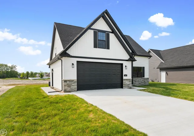 Photo 1 of Single family home for sale at 1 Carney Dr, Saint Clair, MI 48079 | MLS# 58050213985 | Listing updated on 2026-07-07