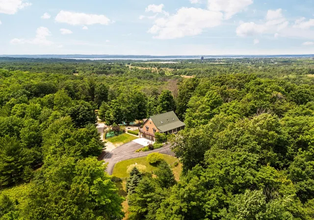Photo 2 of Single family home for sale at 5265 Bates, Acme Township Grand Traverse, MI 49690 | MLS# 78080070756 | Listing updated on 2026-08-31