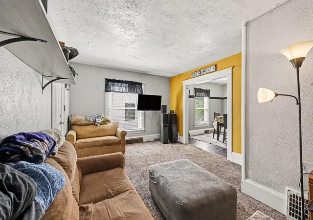 Photo 3 of Single family home for sale at 134 Hollis St, Jackson, MI 49203 | MLS# 81026034222 | Listing updated on 2026-08-19
