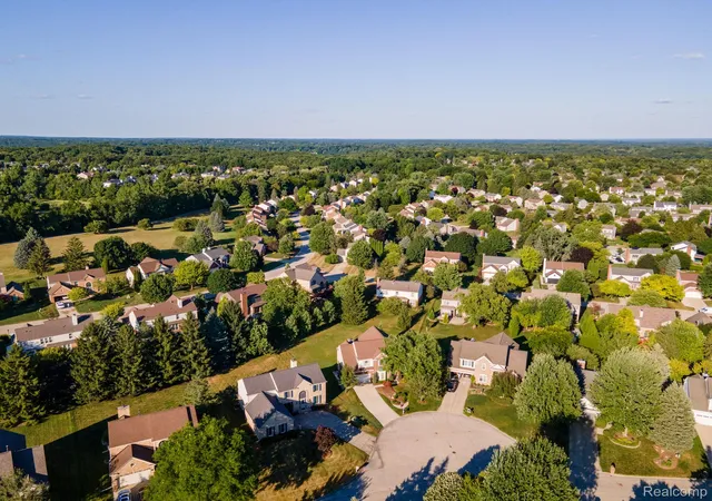 61st image of 1708 Devonwood Dr, Rochester Hills, MI 48306 | MLS# 20261051709
