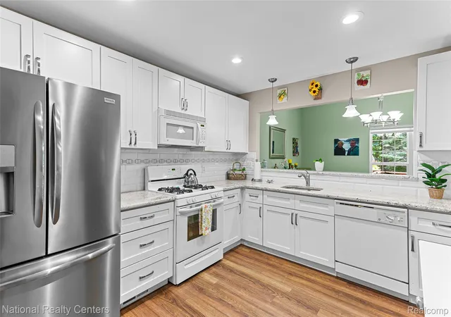 Listing Photo 3 - Condo for sale in building located at 6707 Cortland Ave, Brighton, MI 48114 5316 - Unit #35