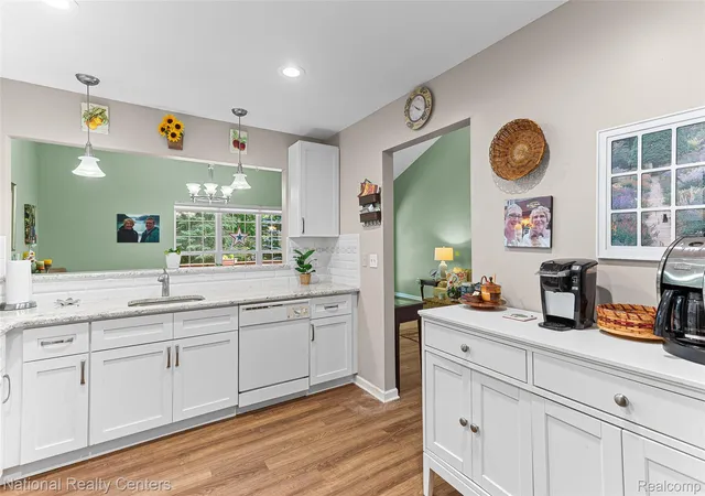 Listing Photo 5 - Condo for sale in building located at 6707 Cortland Ave, Brighton, MI 48114 5316 - Unit #35