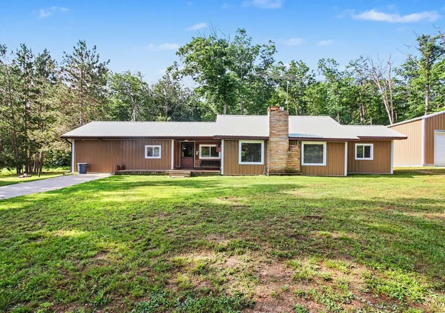 Photo 3 of Single family home for sale at 1799 W Sunset Dr, Roscommon, MI 48653 | MLS# 72026034259 | Listing updated on 2026-09-15
