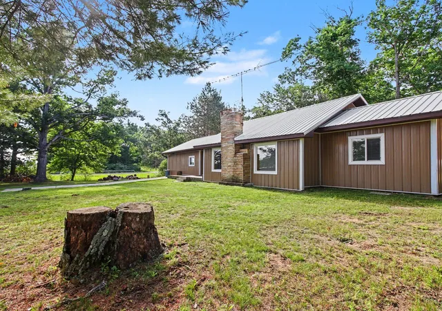 Photo 4 of Single family home for sale at 1799 W Sunset Dr, Roscommon, MI 48653 | MLS# 72026034259 | Listing updated on 2026-09-15