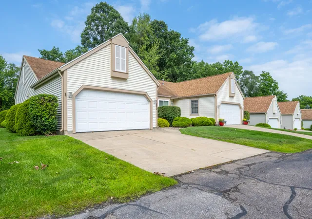Listing Photo 2 - Condo for sale in building located at 1290 Missions E Dr, Niles, MI 49120