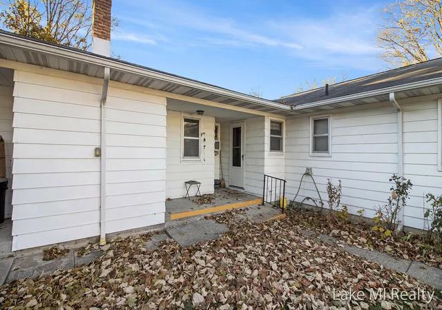 2nd image of 2130 Banner Dr Sw, Wyoming, MI 49509