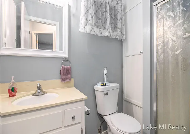 5th image of 2130 Banner Dr Sw, Kent, MI 49509