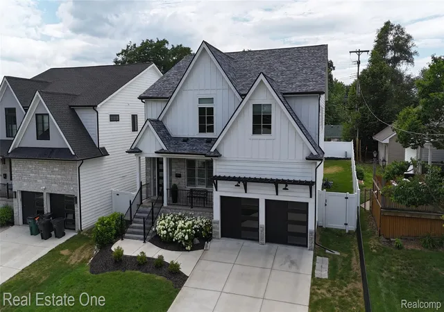 Photo 2 of Mansion for sale at 4715 Tonawanda Ave, Royal Oak, MI 48073 | MLS# 20261051773 | Listing updated on 2026-09-15
