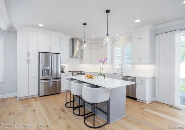 Photo 3 of Mansion for sale at 4715 Tonawanda Ave, Royal Oak, MI 48073 | MLS# 20261051773 | Listing updated on 2026-09-15