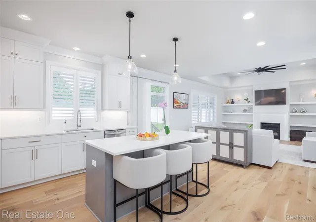 Photo 4 of Single family home for sale at 4715 Tonawanda Ave, Royal Oak, MI 48073 | MLS# 20261051773 | Listing updated on 2026-09-15