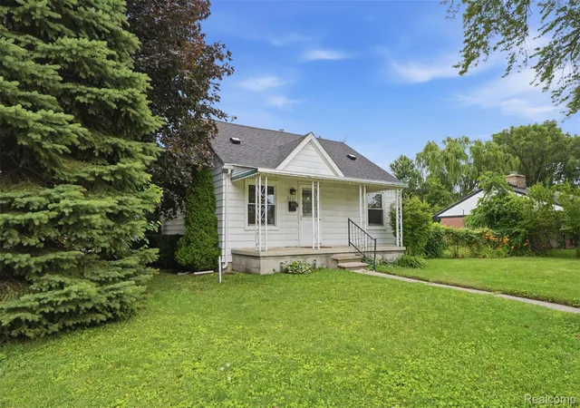 Photo 3 of Single family home for sale at 1642 Lathers St, Garden City, MI 48135 | MLS# 20261051783 | Listing updated on 2026-07-25