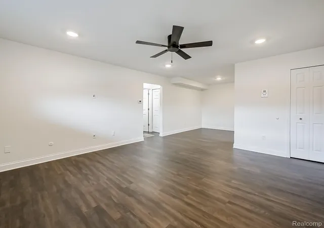 Photo 4 of Condo for sale at 4905 Crooks A2 Rd, Royal Oak, MI 48073 | MLS# 20261051788 | Listing updated on 2026-09-04