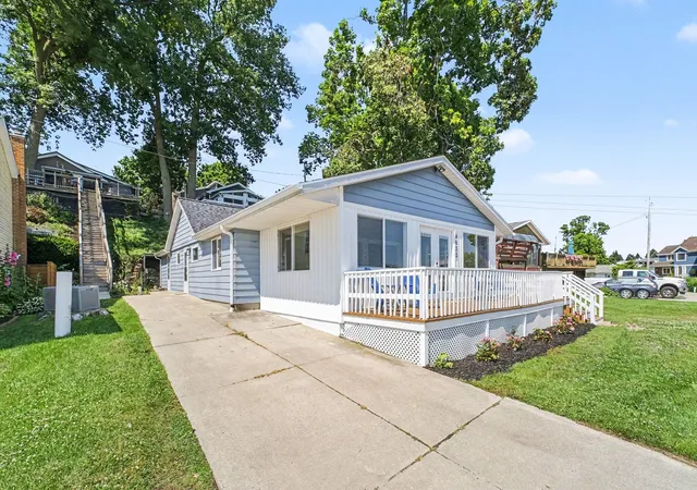 2nd image of 6600 Shoreline Ct, Boston Township Ionia, MI 48881 | MLS# 65026034289
