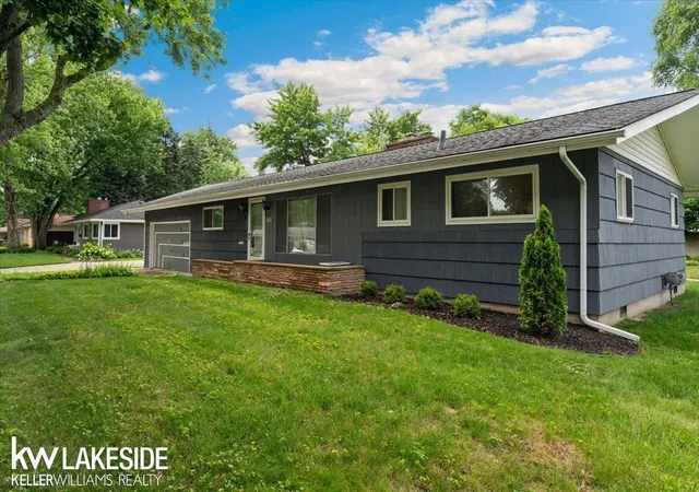 Photo 2 of Single family home for sale at 28197 Roan Dr, Warren, MI 48093 | MLS# 58050214027 | Listing updated on 2026-09-01
