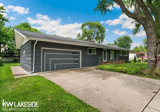 Photo 3 of Single family home for sale at 28197 Roan Dr, Warren, MI 48093 | MLS# 58050214027 | Listing updated on 2026-09-01